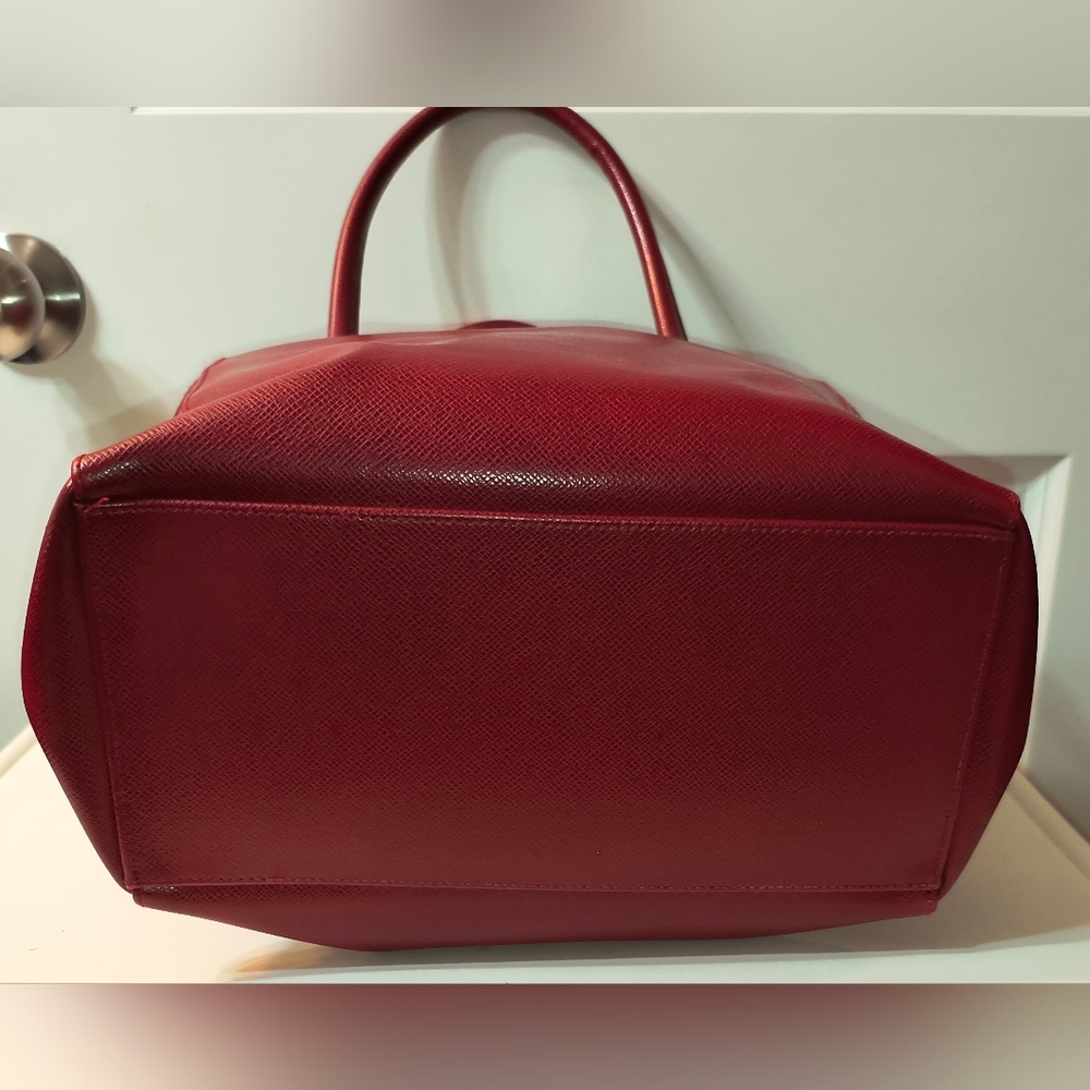Red Vegan Leather Tote with Gingham Lining + Matching Makeup Bag - Picture 3 of 8